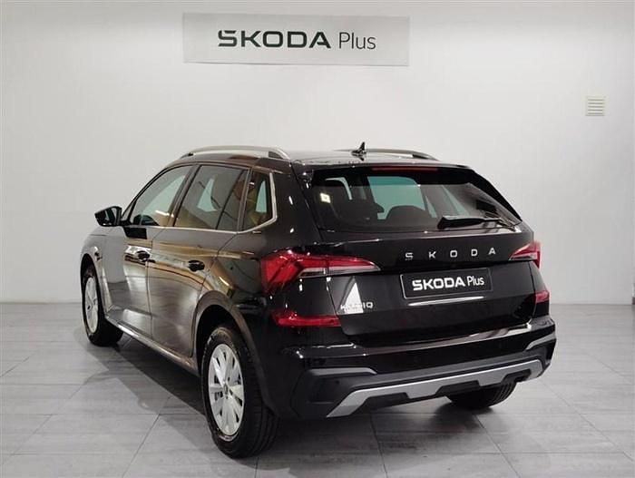 Usado Skoda Kamiq Selection 115 CV (84 kW) 2025 Negro SUV