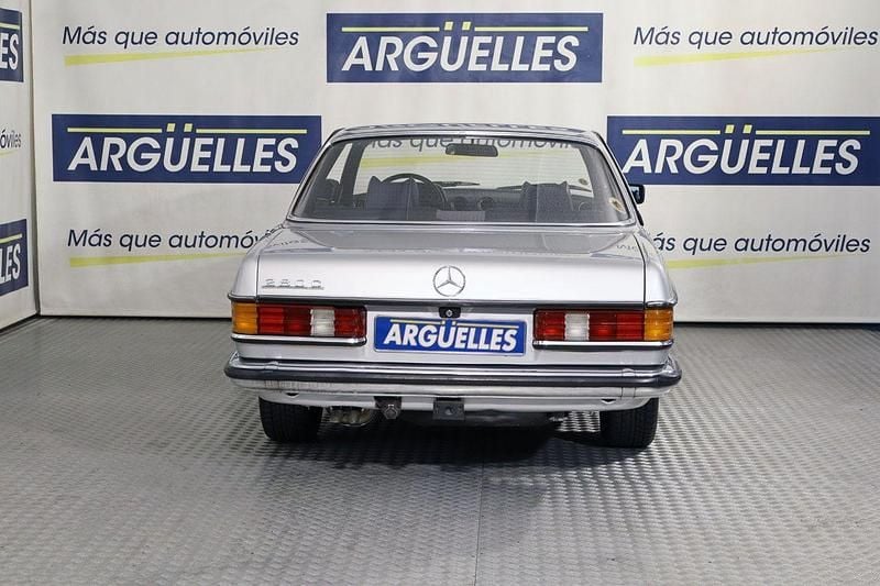 Usado Mercedes C280 114 kW (156 CV) 1979 Gris Coupe