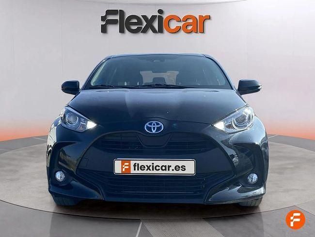 Usado Toyota Yaris Hybrid Active 116 CV (85 kW) 2021 Negro Berlina