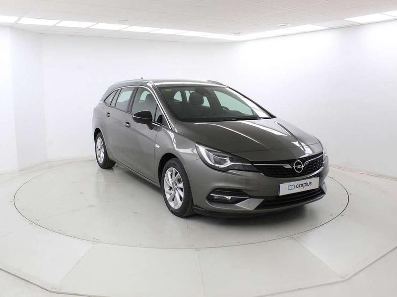 Usado Opel Astra Elegance 145 CV (106 kW) 2020 Gris Familiar