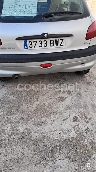 Usado Peugeot 206 70 CV (51 kW) 2002 Gris / plata Berlina