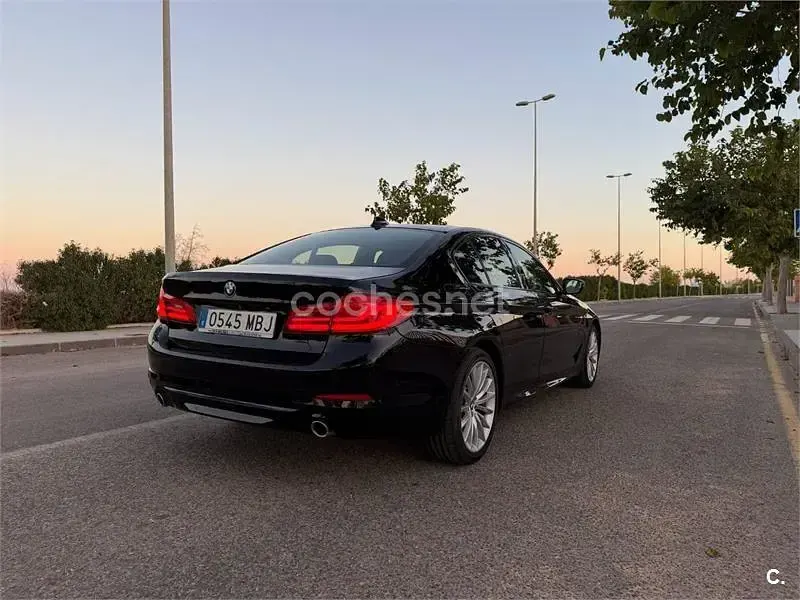 Usado BMW 518 Comfort Edition 150 CV (110 kW) 2018 Negro Familiar
