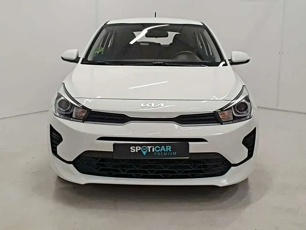 Usado Kia Rio 84 CV (61 kW) 2023 Blanco Utilitario