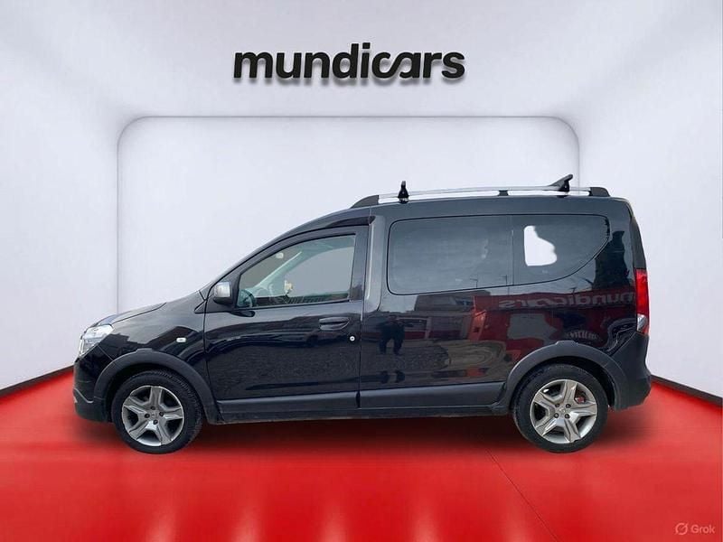 Usado Dacia Dokker Stepway 75 CV (55 kW) 2018 Negro Monovolumen