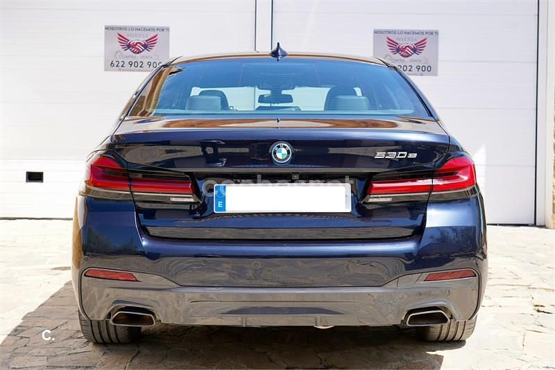 Usado BMW 530e Comfort Edition 292 CV (214 kW) 2022 Negro Berlina