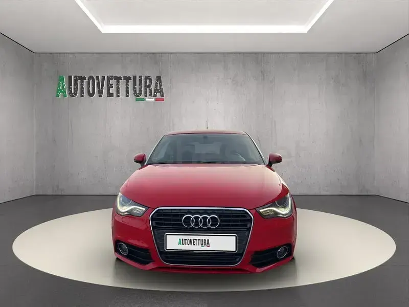 Usado Audi A1 Attraction 105 CV (77 kW) 2011 Rojo Utilitario
