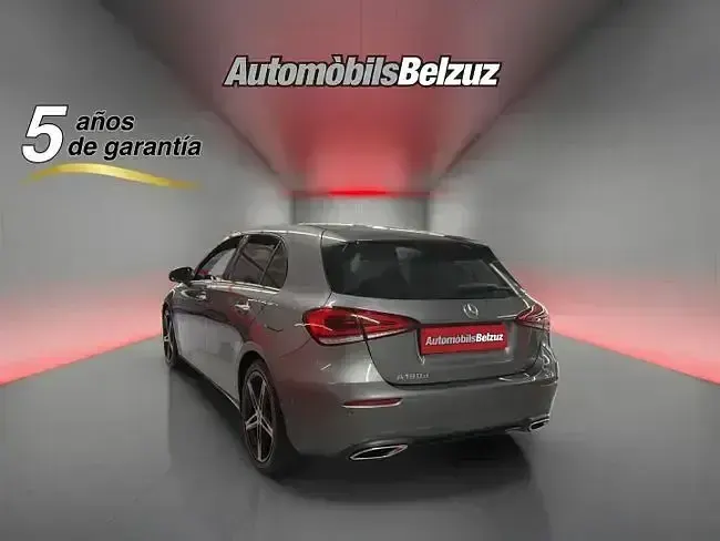 Usado Mercedes A180 116 CV (85 kW) 2018 Gris Utilitario