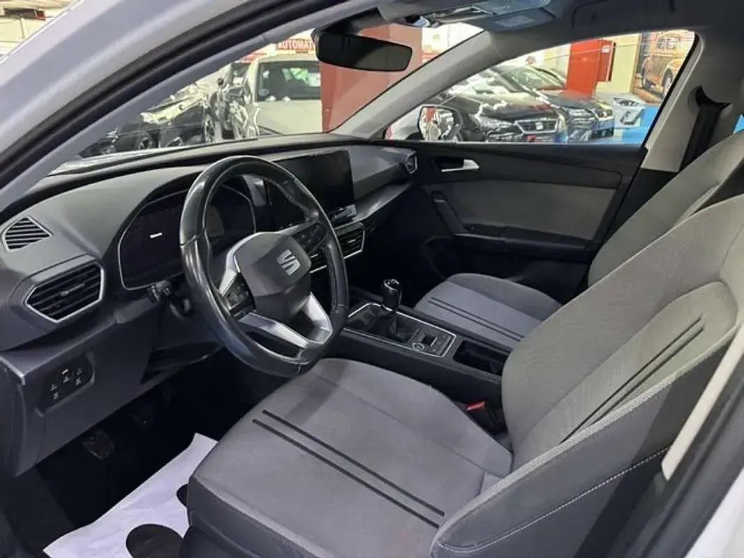 Usado Seat Leon ST Style 110 CV (80 kW) 2022 Blanco Familiar
