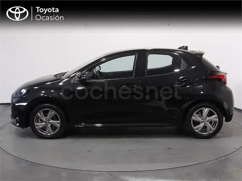 Usado Toyota Yaris Hybrid Active 116 CV (85 kW) 2025 Negro Berlina
