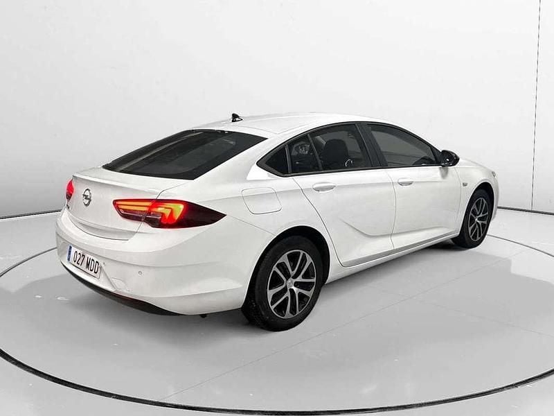 Usado Opel Insignia Edition 122 CV (89 kW) 2022 Blanco Berlina