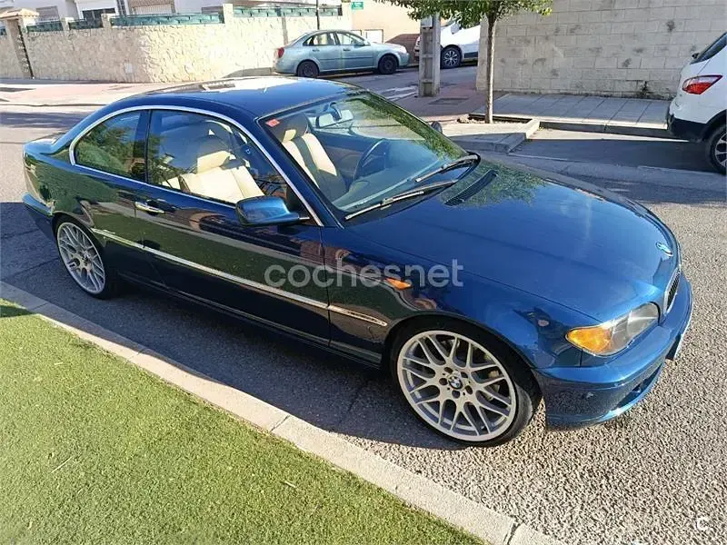 Usado BMW 330 Sport Line 204 CV (150 kW) 2003 Azul Coupe