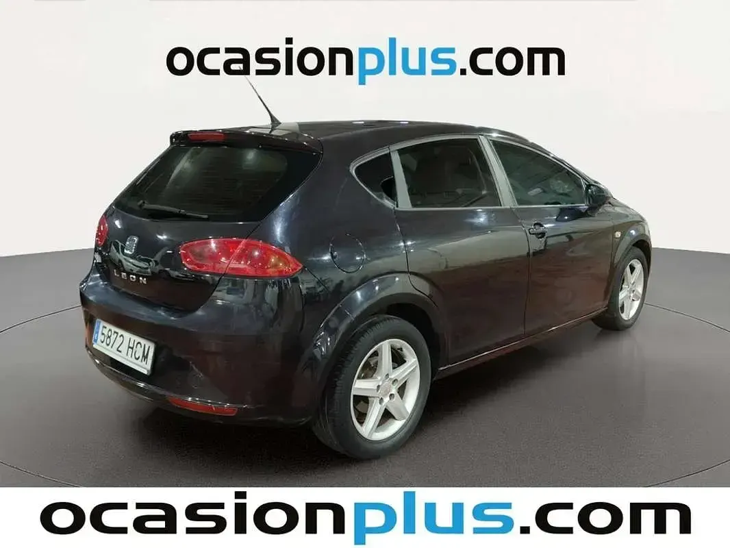 Usado Seat Leon Reference 105 CV (77 kW) 2011 Negro Utilitario