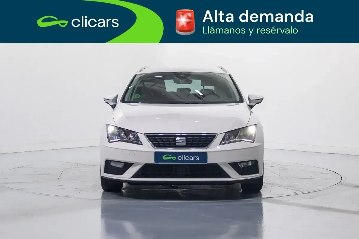 Usado Seat Leon Style 115 CV (84 kW) 2019 Blanco Familiar