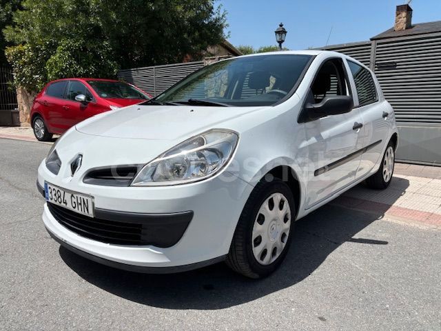 Blanco Usado 2008 Renault Clio II Authentique Berlina | 4990 € (Precio justo) - Imagen 1/4