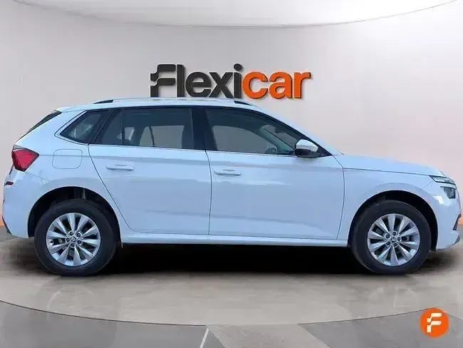 Usado Skoda Kamiq Ambition 110 CV (80 kW) 2021 Blanco SUV