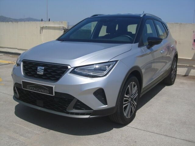 Gris / plata Usado 2023 Seat Arona FR SUV | 19.900 € (Precio justo) - Imagen 1/4