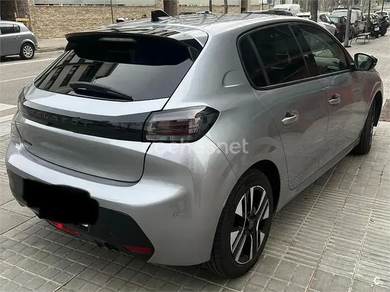 Usado Peugeot 208 Allure 100 CV (73 kW) 2024 Gris / plata Utilitario
