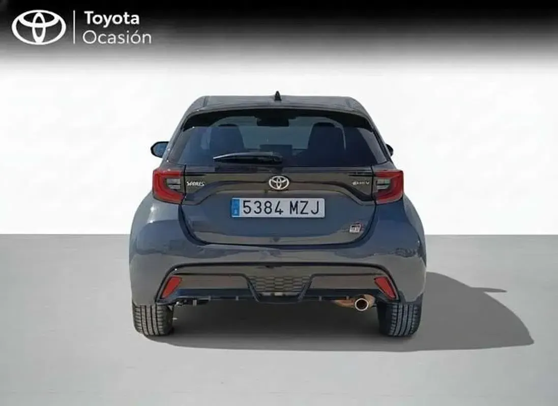 Usado Toyota Yaris Sport 131 CV (96 kW) 2025 Gris Utilitario