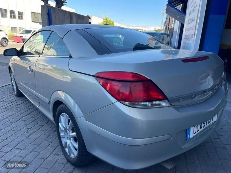 Usado Opel Astra Cabriolet 150 CV (110 kW) 2007 Gris Descapotable