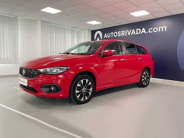 Usado Fiat Tipo Life 95 CV (69 kW) 2021 Rojo passione (sólido) Familiar