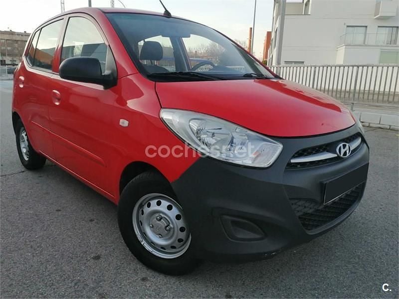 Usado Hyundai i10 Comfort 69 CV (50 kW) 2014 Rojo Utilitario