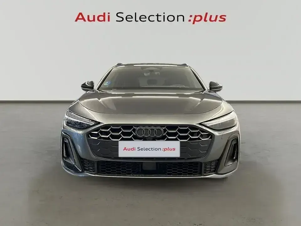 Usado Audi A5 204 CV (150 kW) 2025 Gris Familiar