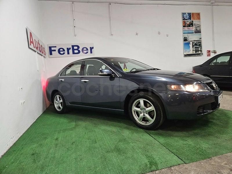 Usado Honda Accord Comfort 155 CV (114 kW) 2004 Gris / plata Berlina