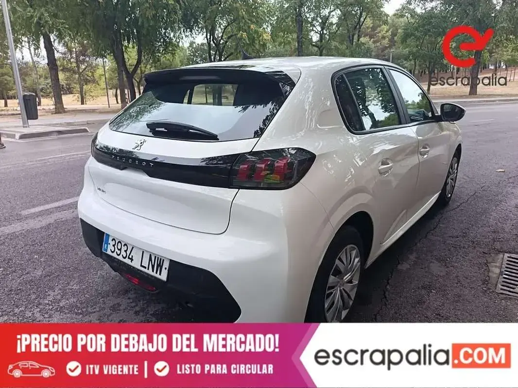 Usado Peugeot 208 Active 102 CV (75 kW) 2021 Blanco Utilitario