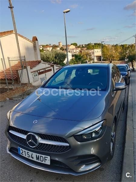 Usado Mercedes B180 116 CV (85 kW) 2022 Gris / plata Monovolumen