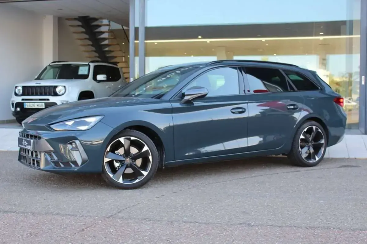 Usado Cupra Leon 150 CV (110 kW) 2025 Azul Utilitario