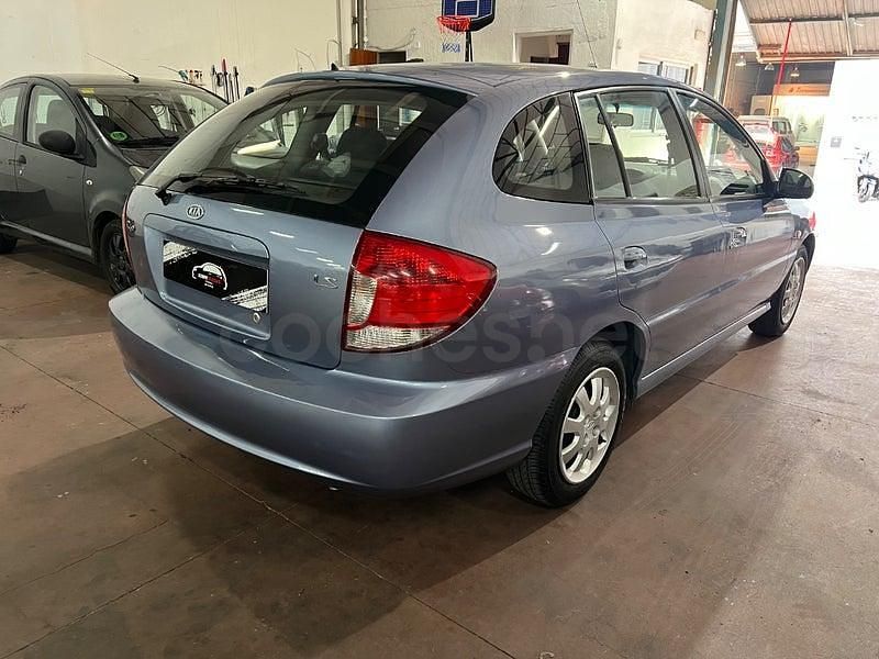 Usado Kia Rio 97 CV (71 kW) 2004 Azul Berlina