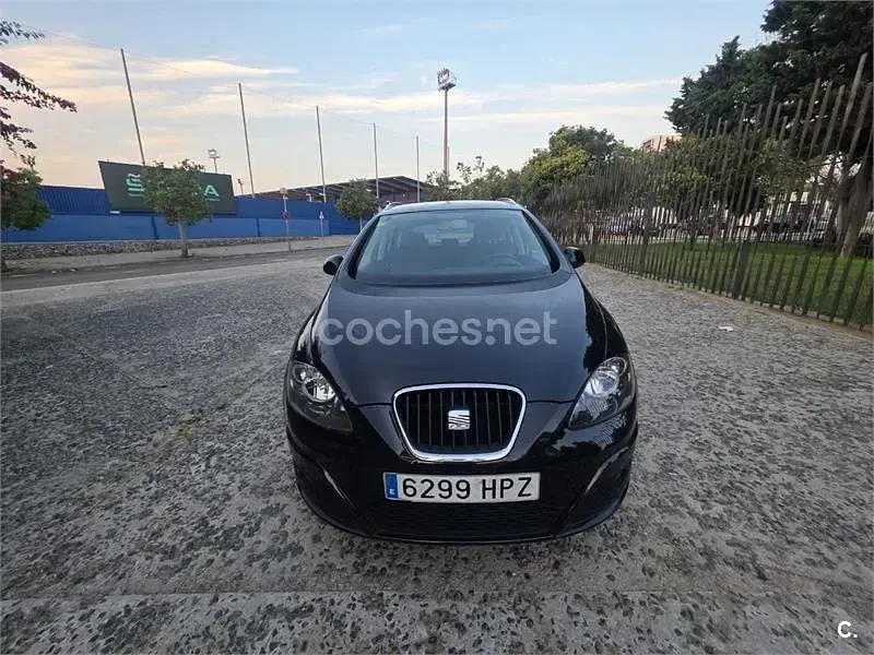 Usado Seat Altea XL Style 140 CV (102 kW) 2013 Negro Monovolumen