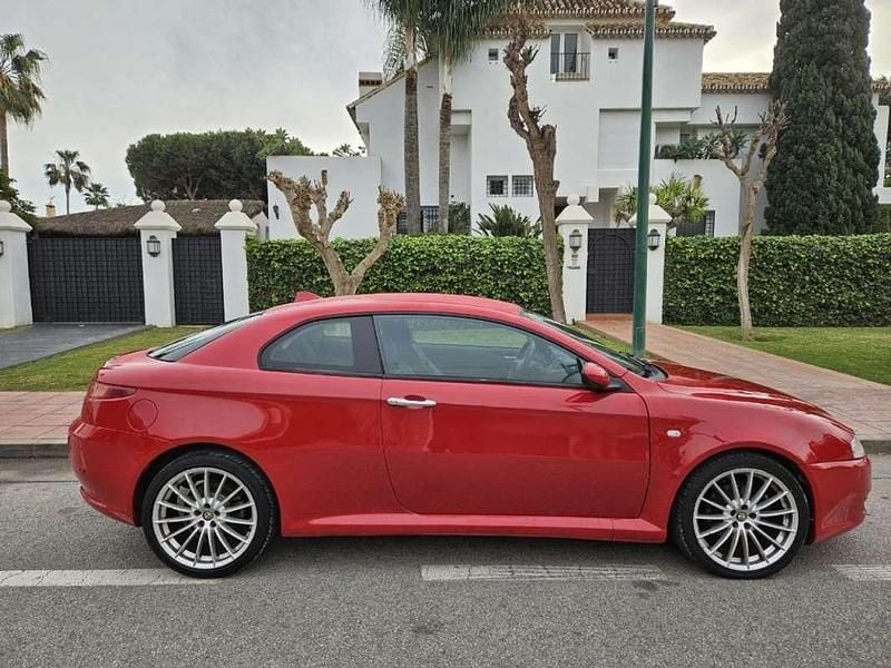Usado Alfa Romeo GT Distinctive 150 CV (110 kW) 2006 Rojo Coupe