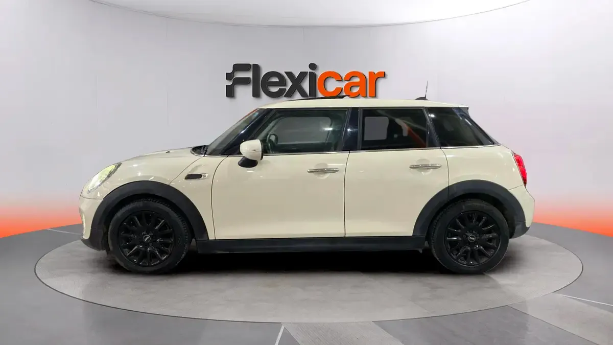 Usado Mini ONE 102 CV (75 kW) 2019 Beige Utilitario