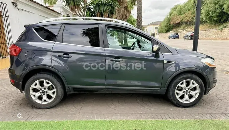 Usado Ford Kuga Trend 140 CV (102 kW) 2010 Gris / plata SUV