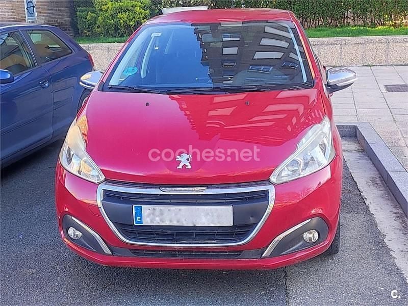Usado Peugeot 208 Style 82 CV (60 kW) 2016 Rojo Utilitario