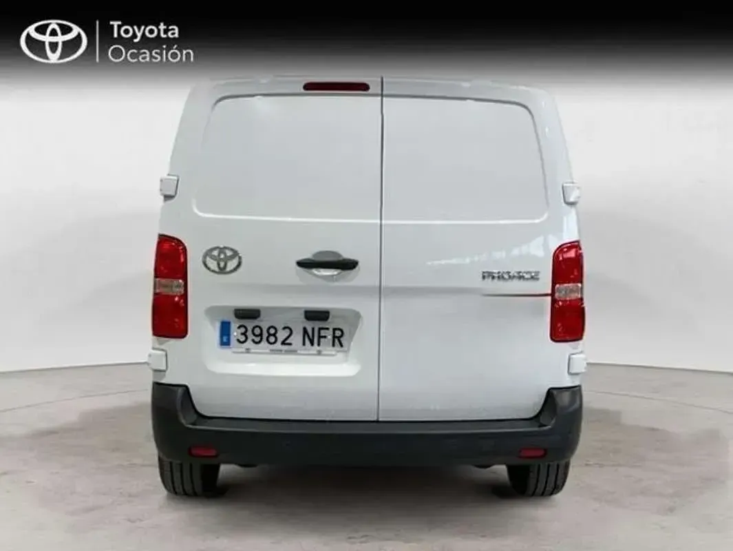 Usado Toyota Proace 120 CV (88 kW) 2025 Blanco Monovolumen