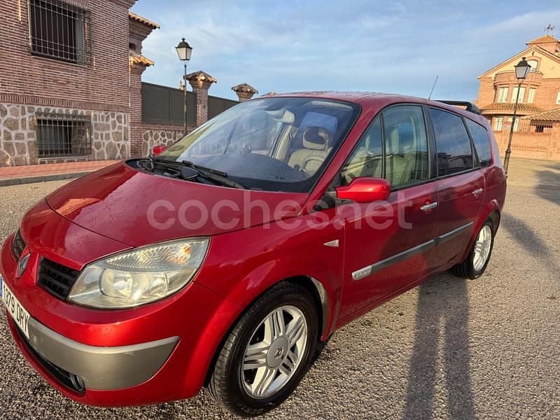 Usado Renault Grand Scénic II Privilege 135 CV (99 kW) 2006 Granate Monovolumen