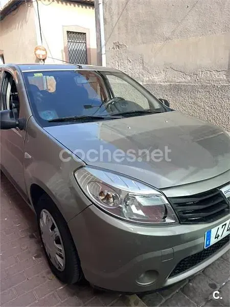 Usado Dacia Sandero Base 75 CV (55 kW) 2011 Beige Berlina