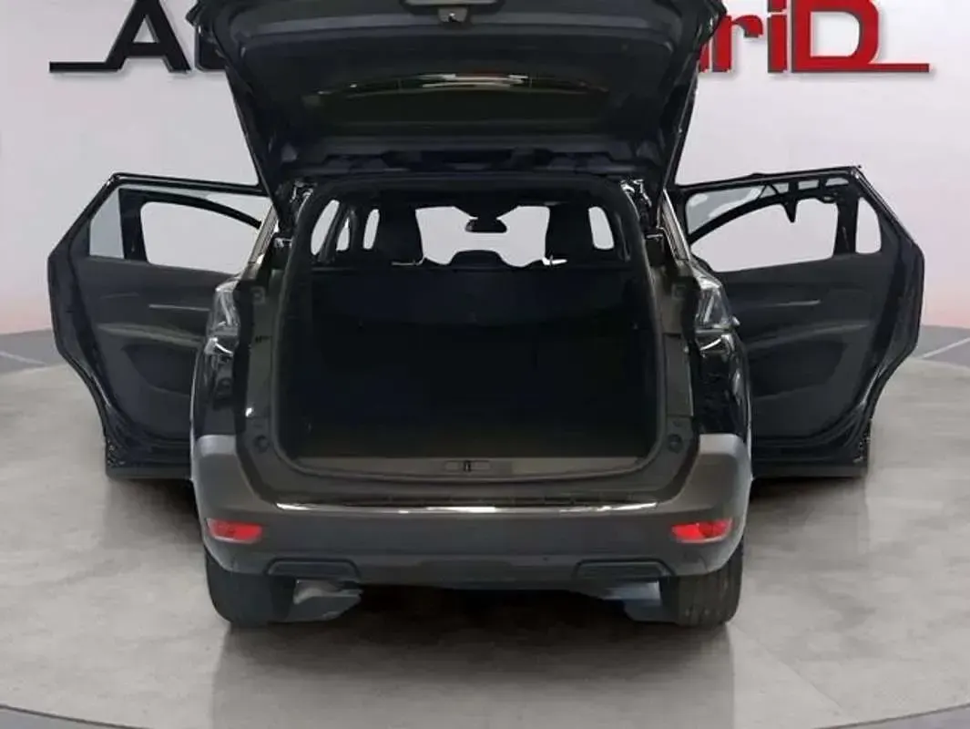 Usado Peugeot 5008 GT 131 CV (96 kW) 2023 Negro SUV