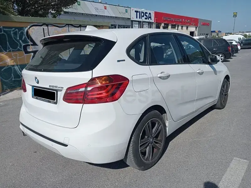 Usado BMW 225 Active Tourer iPerformance 224 CV (164 kW) 2019 Blanco Monovolumen