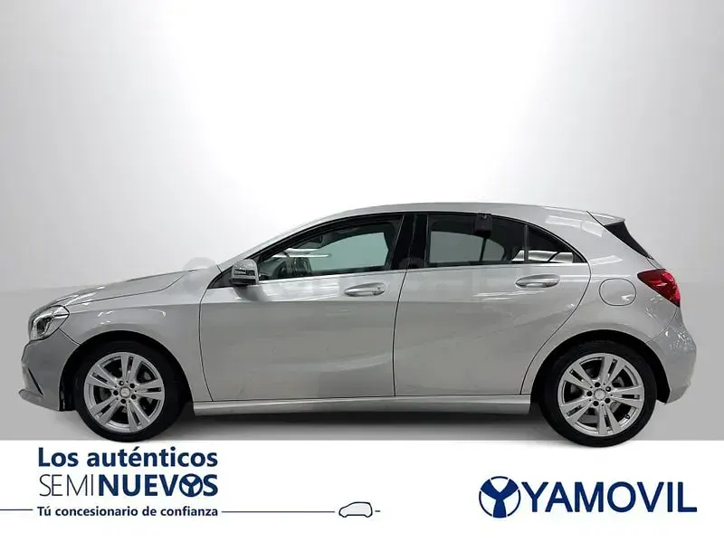 Usado Mercedes A180 Urban 122 CV (89 kW) 2016 Gris / plata Berlina