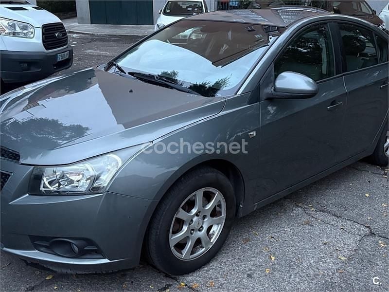 Gris / plata Usado 2011 Chevrolet Cruze LTZ Berlina | 3900 € (Super precio) - Imagen 1/4