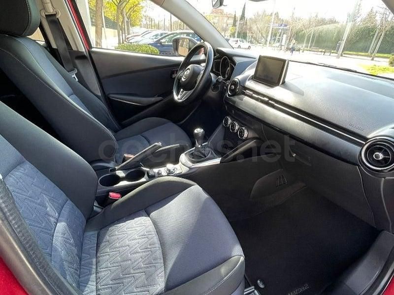 Usado Mazda 2 Style 75 CV (55 kW) 2015 Rojo Berlina