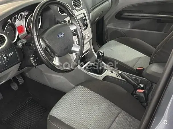 Usado Ford Focus Trend 109 CV (80 kW) 2009 Gris / plata Familiar
