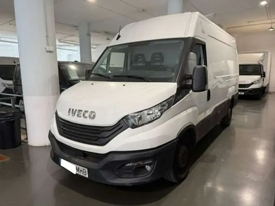 Usado Iveco Daily 160 CV (117 kW) 2023 Blanco Van