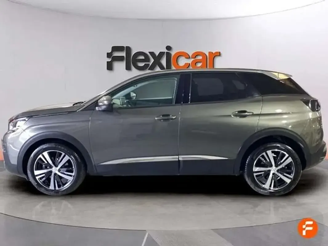 Usado Peugeot 3008 Allure 131 CV (96 kW) 2020 Gris SUV