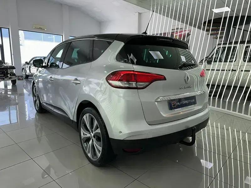 Usado Renault Scénic IV Zen 110 CV (80 kW) 2019 Gris / plata Monovolumen