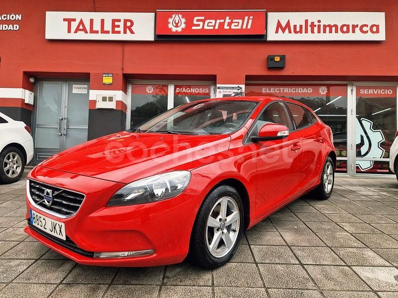 Rojo Usado 2016 Volvo V40 Momentum Familiar | 9800 € (Precio justo) - Imagen 1/4