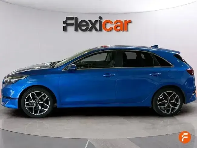 Begagnad Kia Ceed 100 HK (73 kW) 2021 Blå Halvkombi
